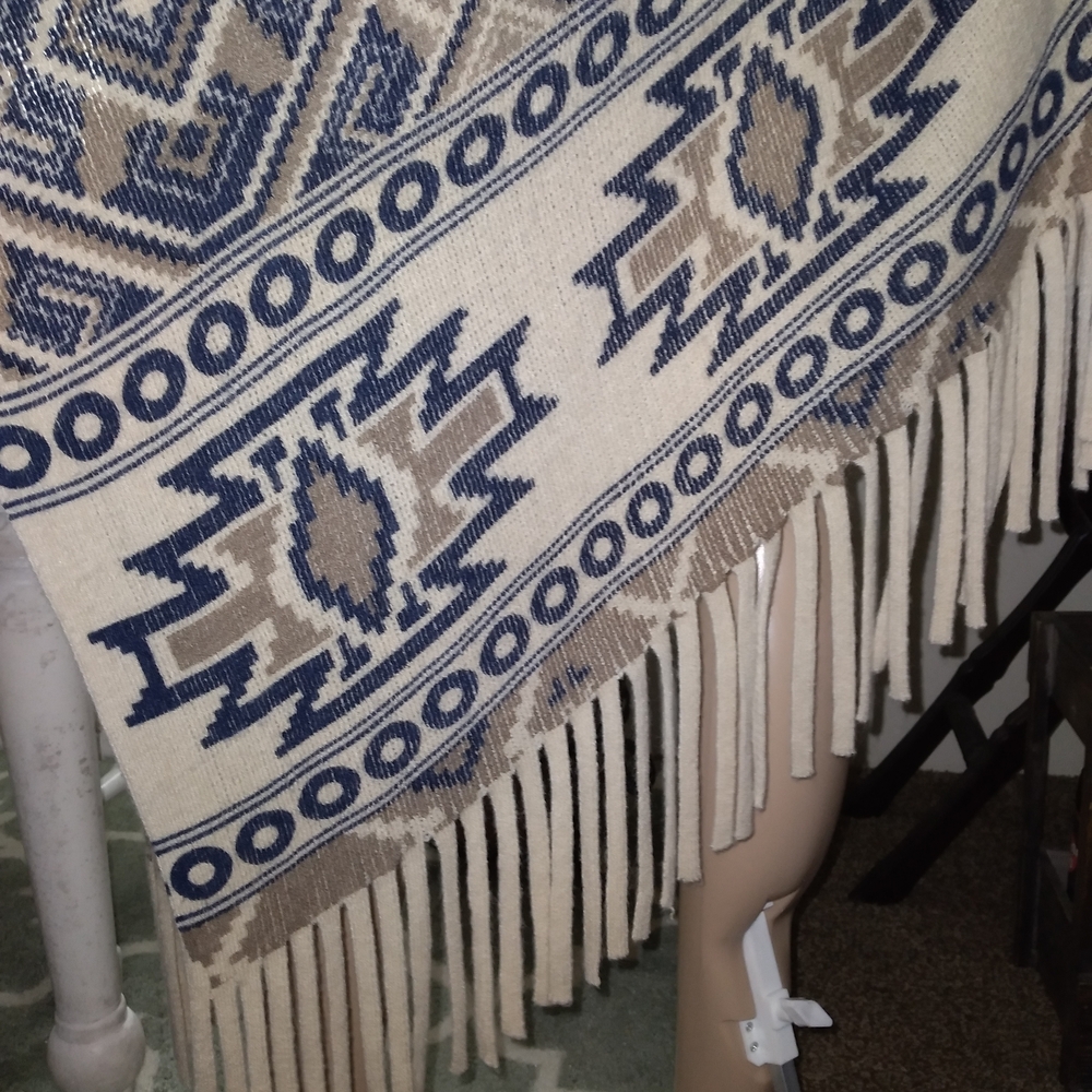 Fringed Geometric Patterned Vest - Picture 6 of 6